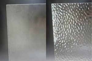 レトロな雰囲気で大人気の「結霜ガラス」５ミリ厚を入荷しました。
